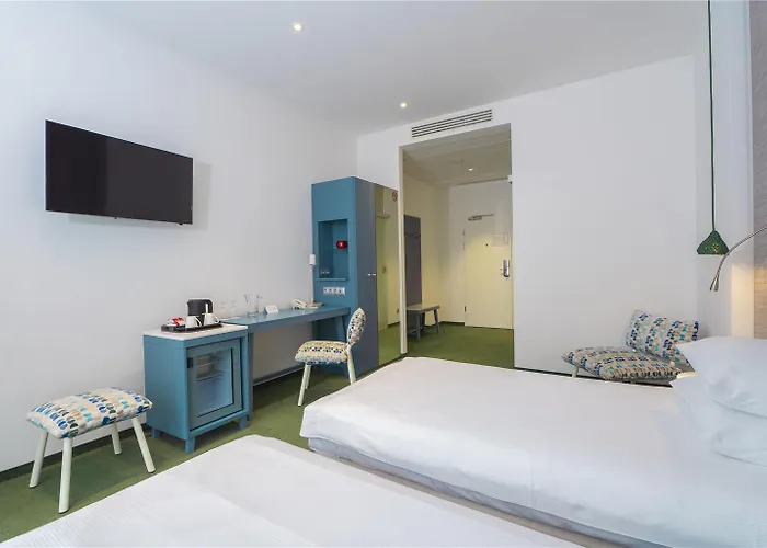 Metropol מלון 3*