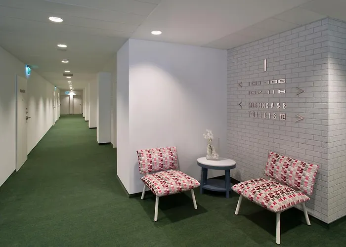 Metropol 3* ורשה