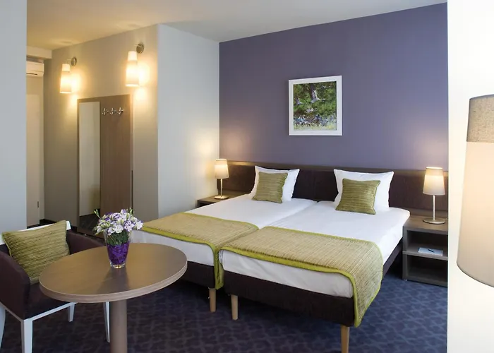 מלון Metropol 3*